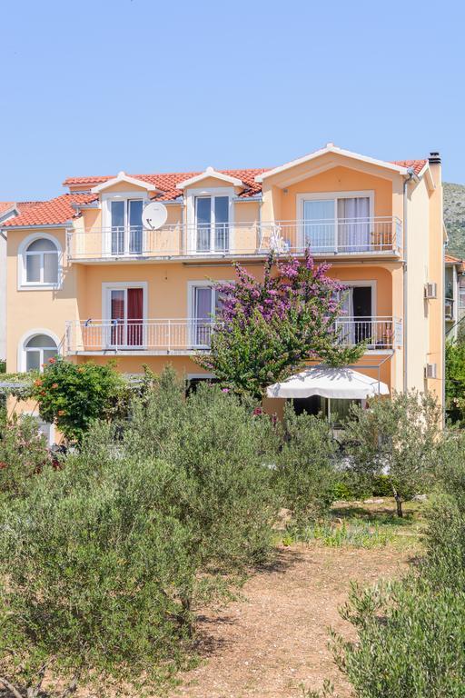 Apartments Grgic Трогир Экстерьер фото