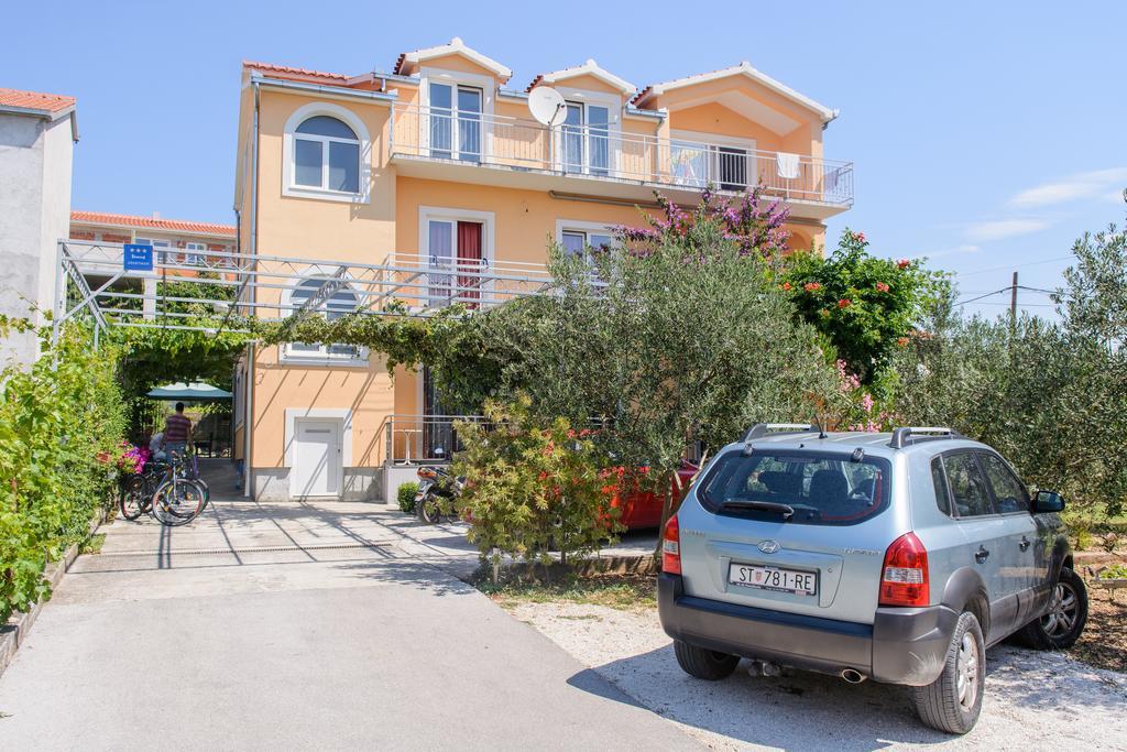 Apartments Grgic Трогир Экстерьер фото
