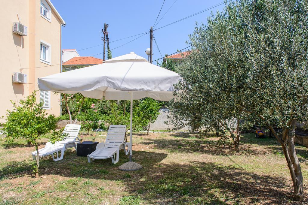 Apartments Grgic Трогир Экстерьер фото