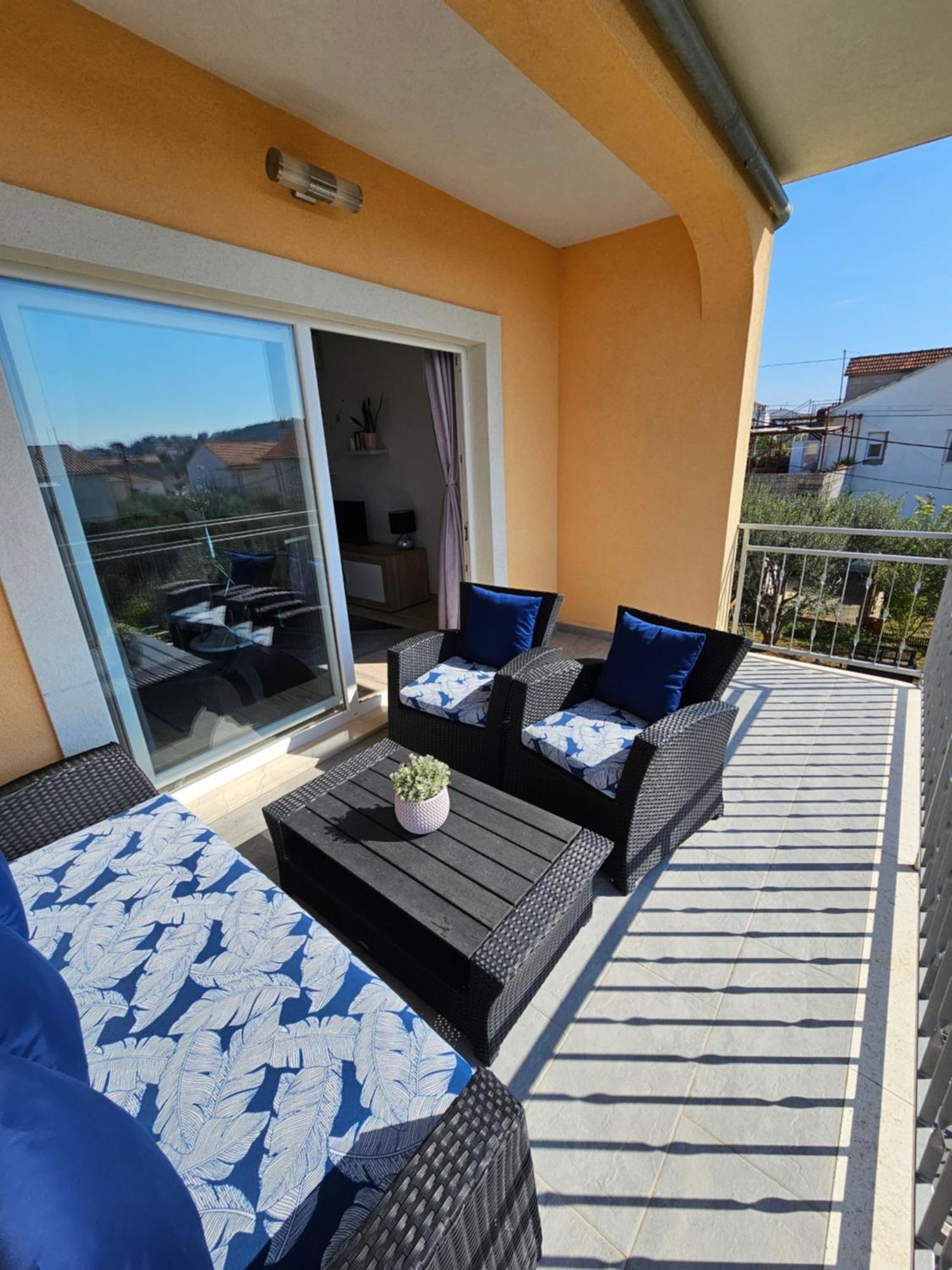 Apartments Grgic Трогир Экстерьер фото