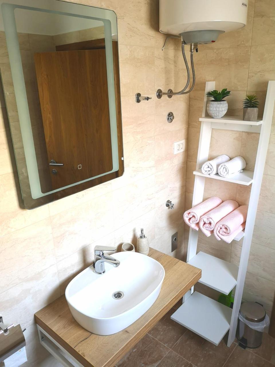 Apartments Grgic Трогир Экстерьер фото