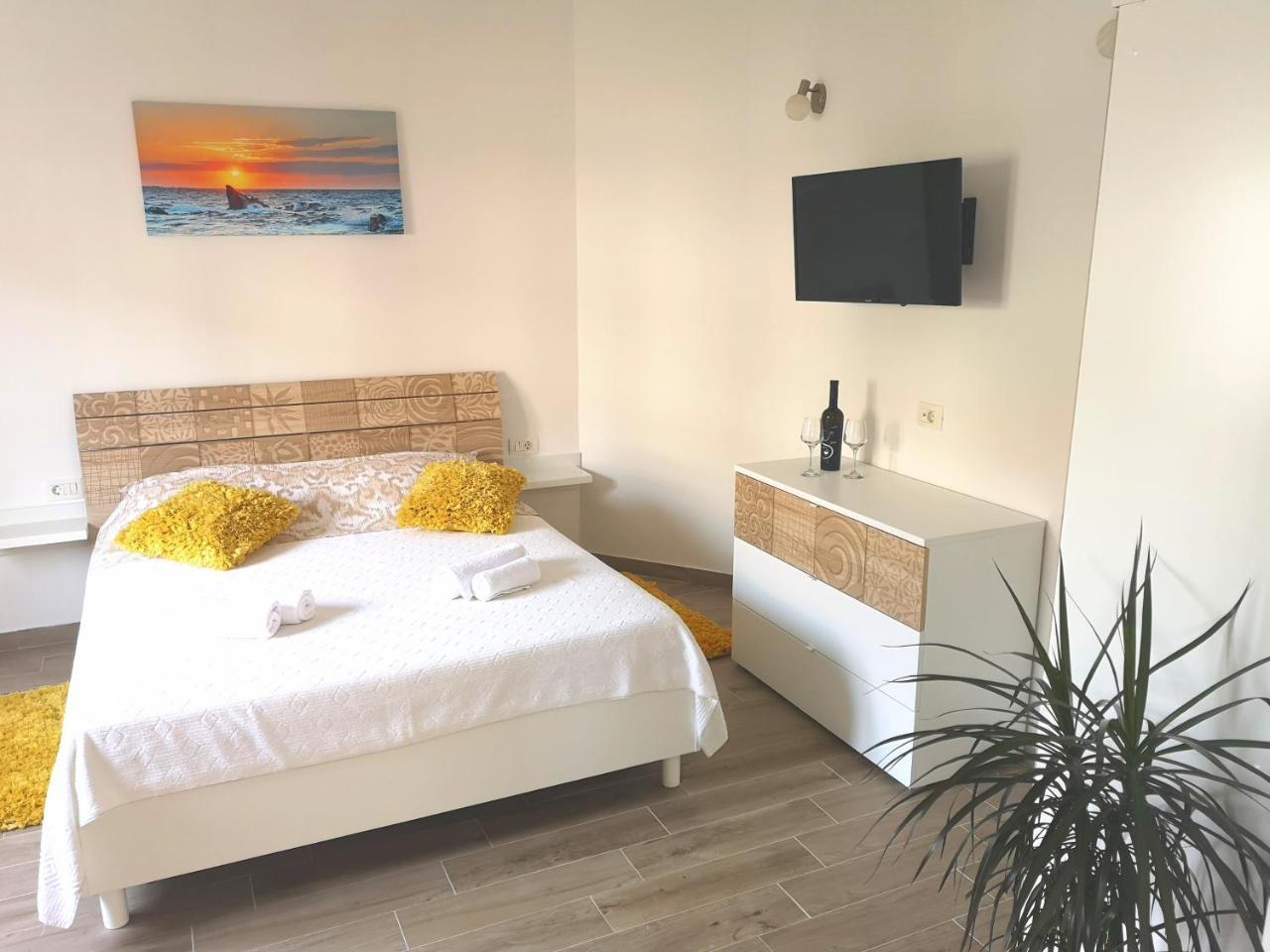 Apartments Grgic Трогир Экстерьер фото