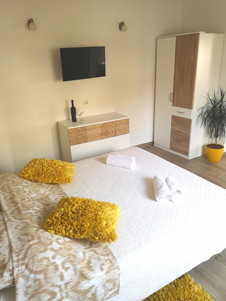 Apartments Grgic Трогир Экстерьер фото