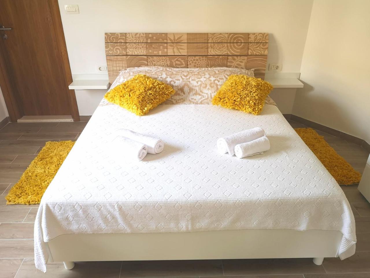 Apartments Grgic Трогир Экстерьер фото